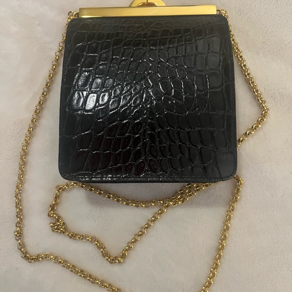 🩷Joan & David Black Leather Purse
Gold Metal Frame ,Chain Strap Shoulder Bag🩷